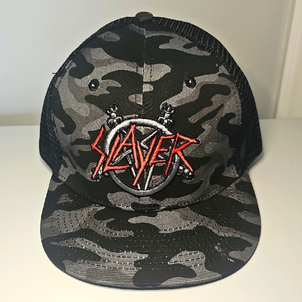 Camo Slayer Logo Trucker Snapback Hat New Never Worn
